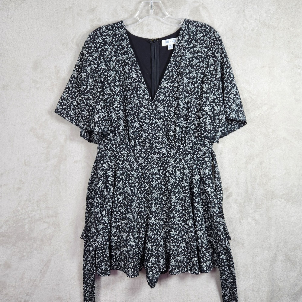 She + Sky Floral Romper Womens Medium Black Ditsy V-Neck Flutter Sleeve Boho